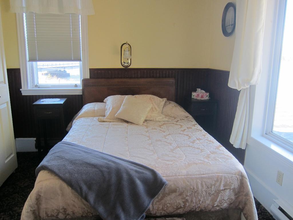 Salmon River Country Inn Head of Jeddore Zimmer foto